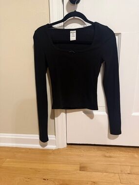 No Boundaries Black Long-Sleeve Scoop Neck Top with Front Bow